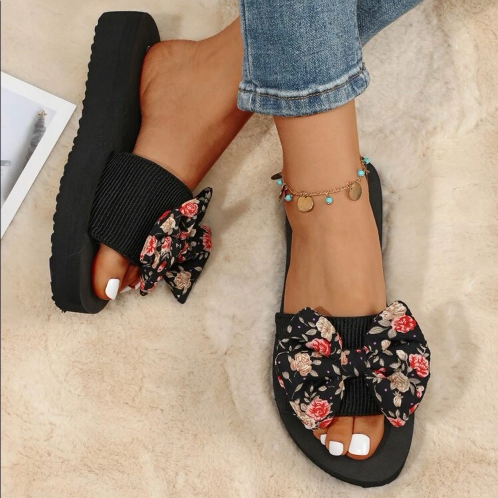2/$30🔥🔥Bow Decor Slides